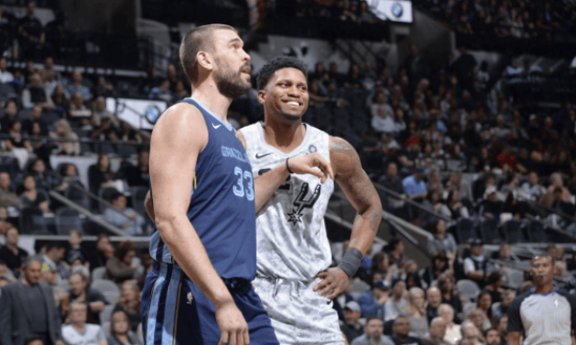 印度男子板球队因雨天比赛取消，凭借国际排名获得金牌。